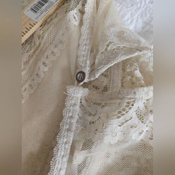 Lace top - Picture 4 of 5